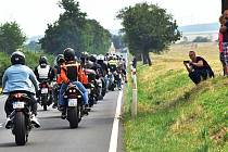 Motosraz v Polákách u Nechranické přehrady v roce 2020