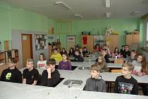 Gymnazisté z Jirkova se zúčastnili online přednášky o energetice.