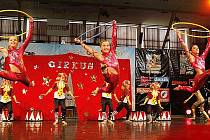 Juniorská formace taneční školy Stardance "Vitejte v cirkusu".