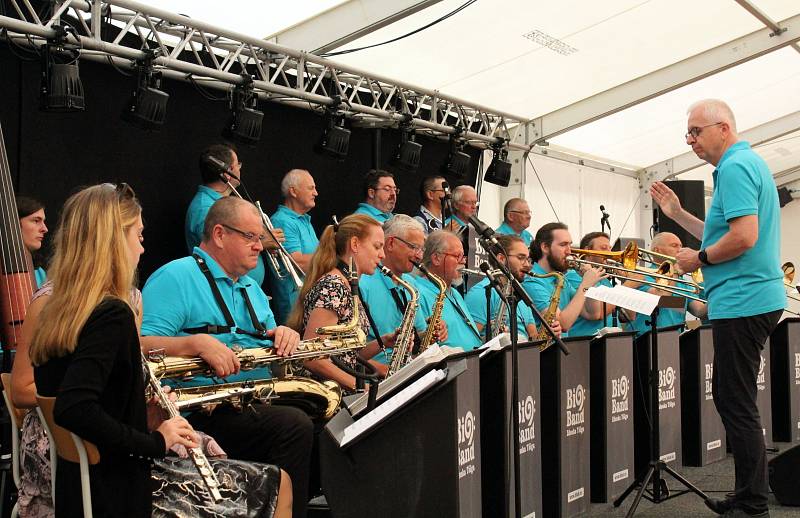 Marienberg hostil Sasko-českou pivní zahradu. Hrál na ní také Big Band Zdeňka Tölga.