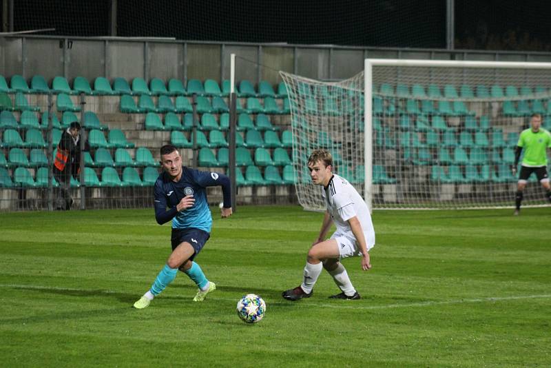 Chomutov (v modrém) si poradil s Libiší 2:1.