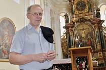 Josef Čermák si pro svou kněžskou službu sám vybral severní Čechy. V neděli slouží mše v kostele Povýšení svatého Kříže na Mírovém náměstí v Kadani.