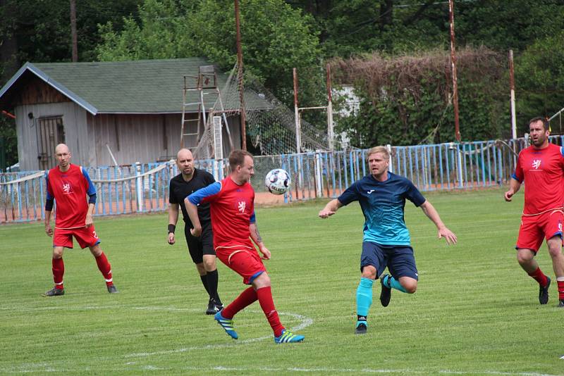 TJ Sokol Udlice - SK Strupčice 4:1, domácí v modrém.