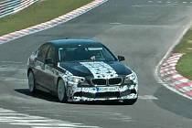 Nové BMW M5 bylo odchyceno během testování v Německu