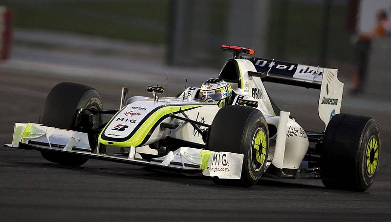 Jenson Button v Brawnu ukončil v Abú Zabí. vítěznou sezonu třetím místem.