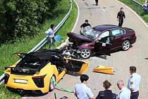 Během nehody supersportu Lexus LFA zemřel hlavní testovací pilot Toyoty. 