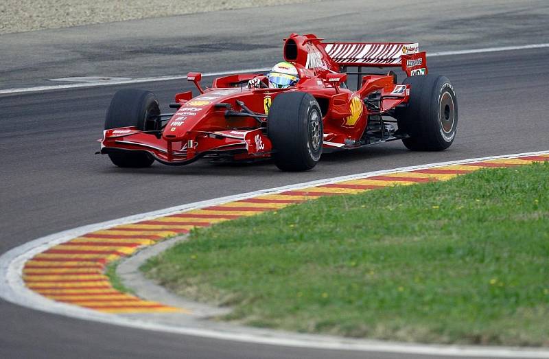 Felipe Massa při testech monopostu Ferrari F2007 ve Fioranu.