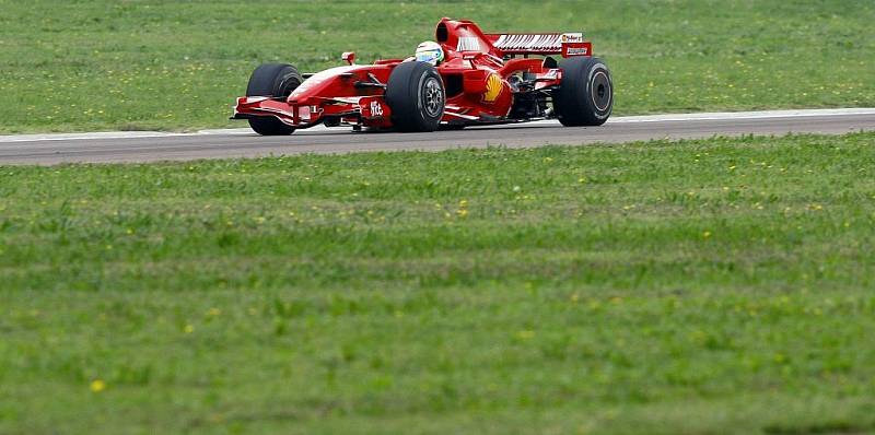 Felipe Massa při testech monopostu Ferrari F2007 ve Fioranu.