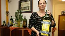 Průvodkyně v muzeu Lada Naidrová zná o becherovce snad všechno. Kromě receptu. 