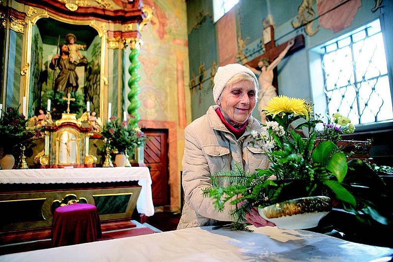 Alena Svačinková pečuje o místní kostel už 22 let.