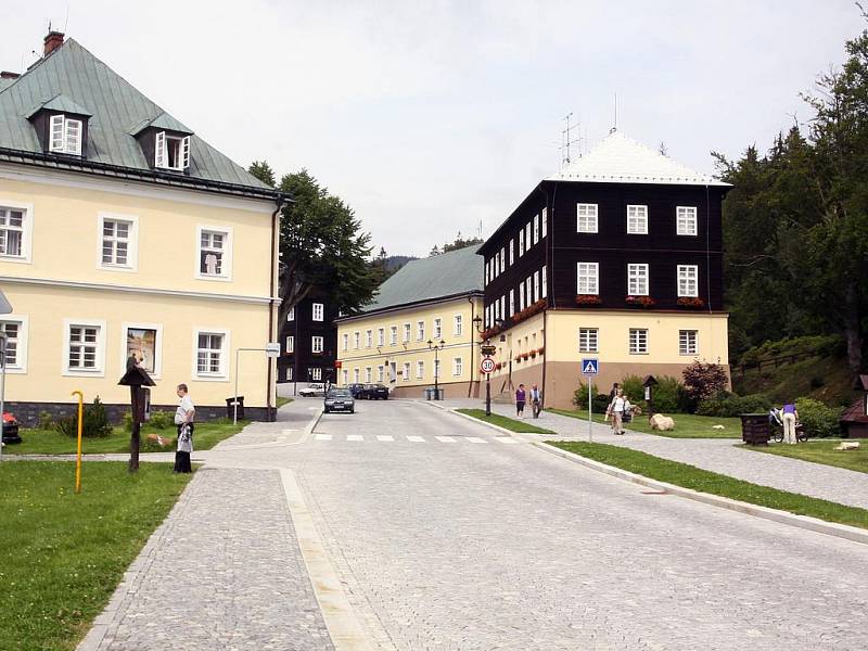 Lázeňské městečko Karlova Studánka doslova dýchá klidem a pohodou.