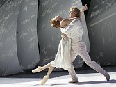 I v nové divadelní sezóně se diváci mohou těšit na baletní zpracování Popelky s nádhernou hudbou Sergeje Prokofjeva. Nápaditá choreografie a režie je dílem Jeana-Christopha Maillota, dlouholetého šéfa slavného Les Ballets de Monte-Carlo.