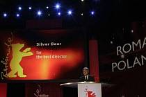 Roman Polanski si pro svého Stříbrného medvěda přijet nemohl, je v domácím vězení