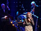 V Hudebním divadle Karlín se 7. dubna uskutečnil závěrečný koncert Evy Pilarové v rámci turné s názvem 50 let na scéně.