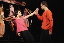 V české premiéře Cabaretu Ragtime na scéně plzeňského Komorního divadla se představila v sobotu jedenáctka tanečníků, mezi nimi Nela Mrázová a Petr Hos, na snímku. 