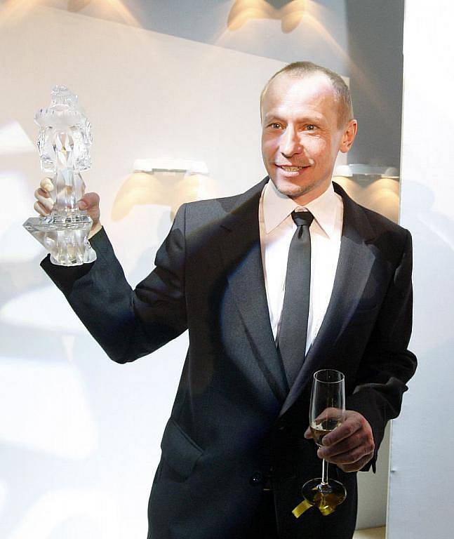 Filmové ceny Český lev za rok 2010 se předávaly 5. března v pražské Lucerně. Na snímku Ondřej Malý s cenou za hlavní mužské herecký výkon.
