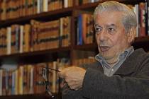 Nobelovu cenu za literauru získal letos slavný Peruánec Mario Vargas Llosa