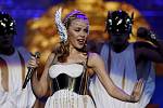 Zpěvačka Kylie Minogue vystoupila 2. března v rámci svého turné Aphrodite v pražské 02 Areně.