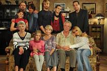 Rodinka po bezmála 40 letech navazuje na legendární příběhy oblíbené televizní série Taková normální rodinka