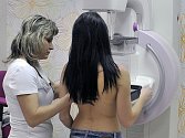 Digitální mamograf, který mají v jihlavské nemocnici, dokáže diagnostikovat rychleji a s větší přesností. 