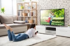 Jaké je správné umístění televize v obývacím pokoji? Máte mít dokonalý výhled bez bolestí za krkem