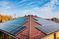 Povinná fotovoltaika: Podle EU musí být solární panely od roku 2030 na všech nových domech